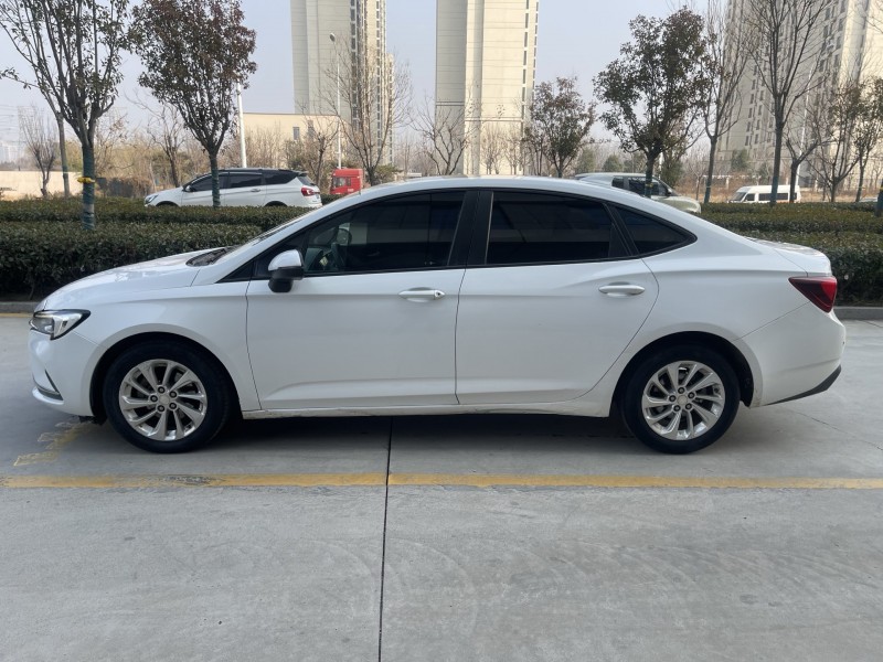 济宁20年别克威朗8