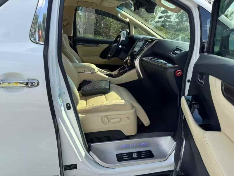 无锡19年丰田威尔法5