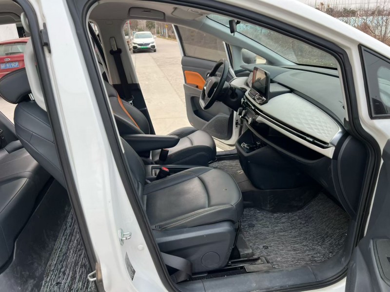 徐州23年奔腾nat8