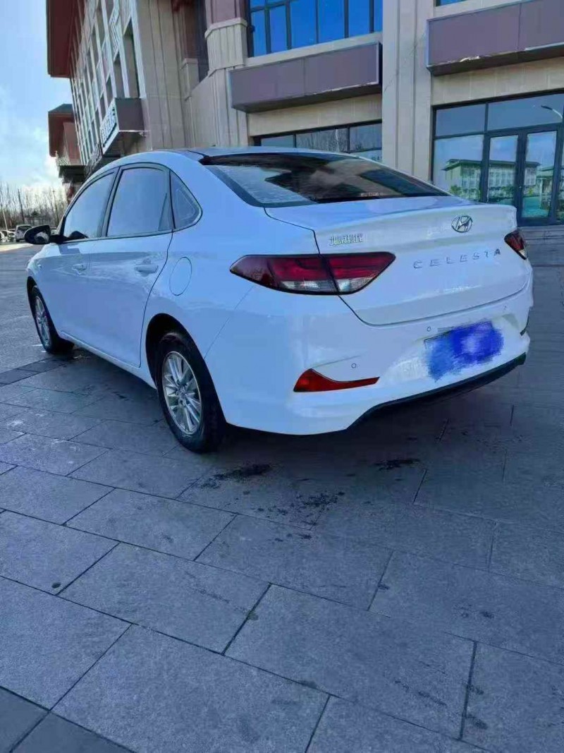 保定21年现代悦动8