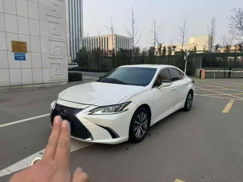 枣庄19年雷克萨斯ES2