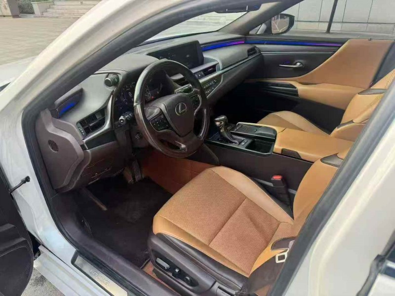 枣庄19年雷克萨斯ES5