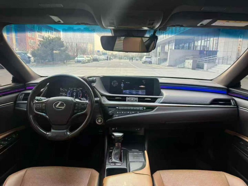 枣庄19年雷克萨斯ES6