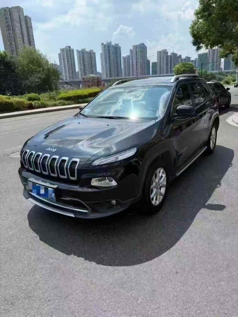 嘉兴16年Jeep自由光3