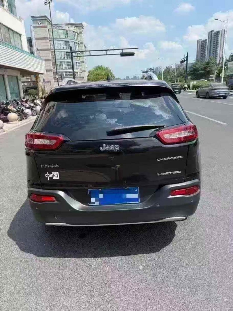 嘉兴16年Jeep自由光6