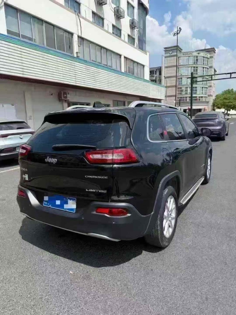 嘉兴16年Jeep自由光7