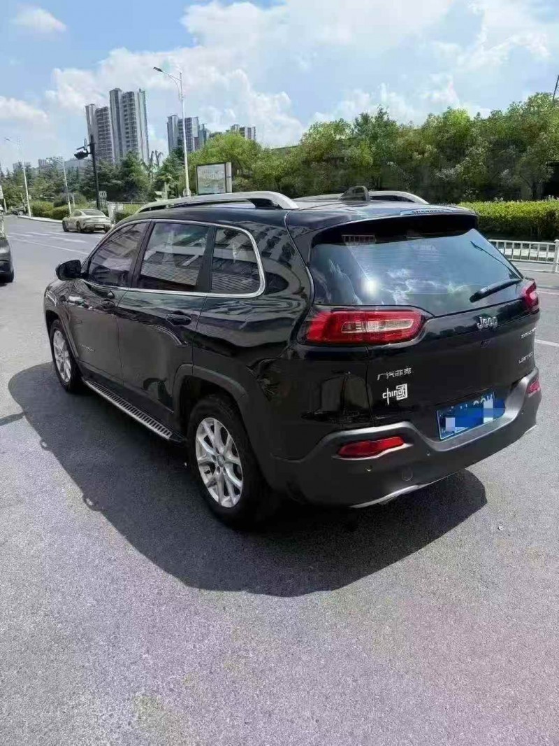 嘉兴16年Jeep自由光8