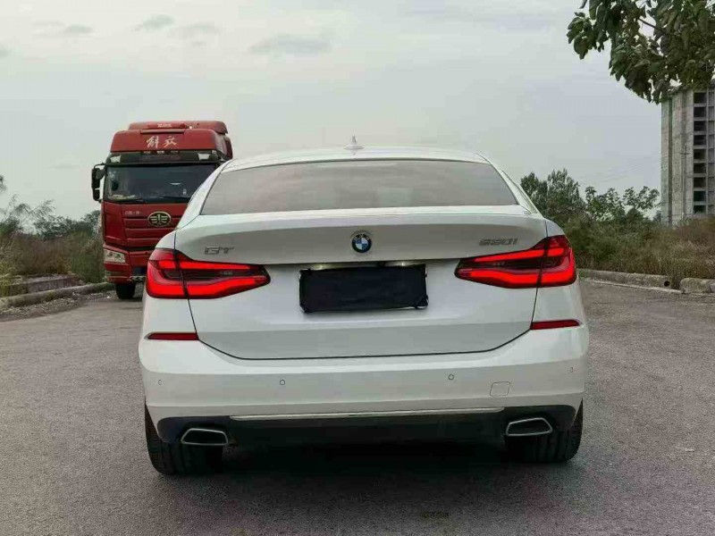 北海23年宝马6系8