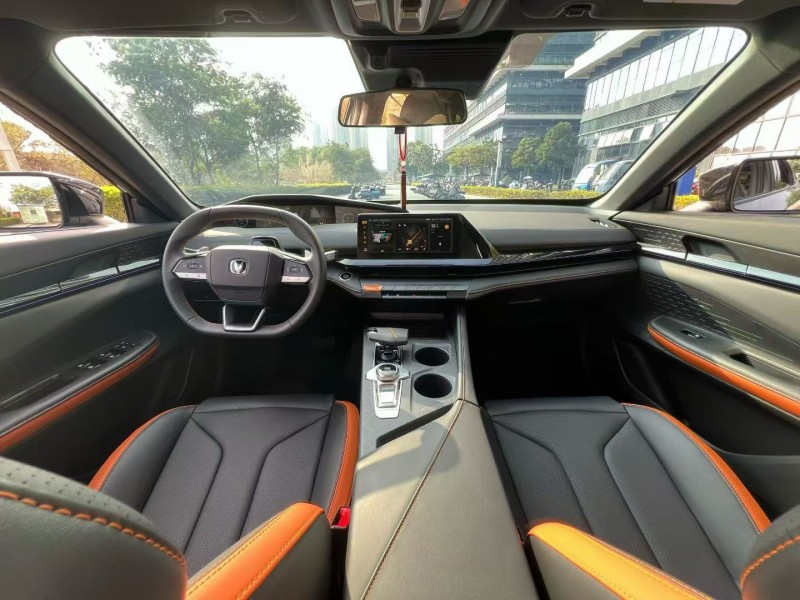 东莞25年长安汽车UNI4