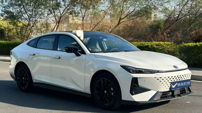 东莞25年长安汽车UNI2