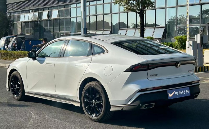 东莞25年长安汽车UNI8