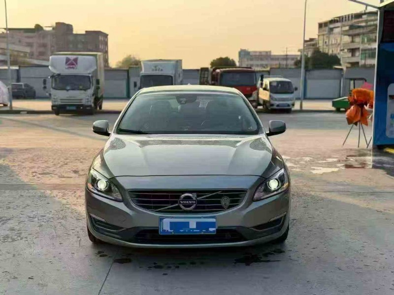 嘉兴14年沃尔沃S60L1