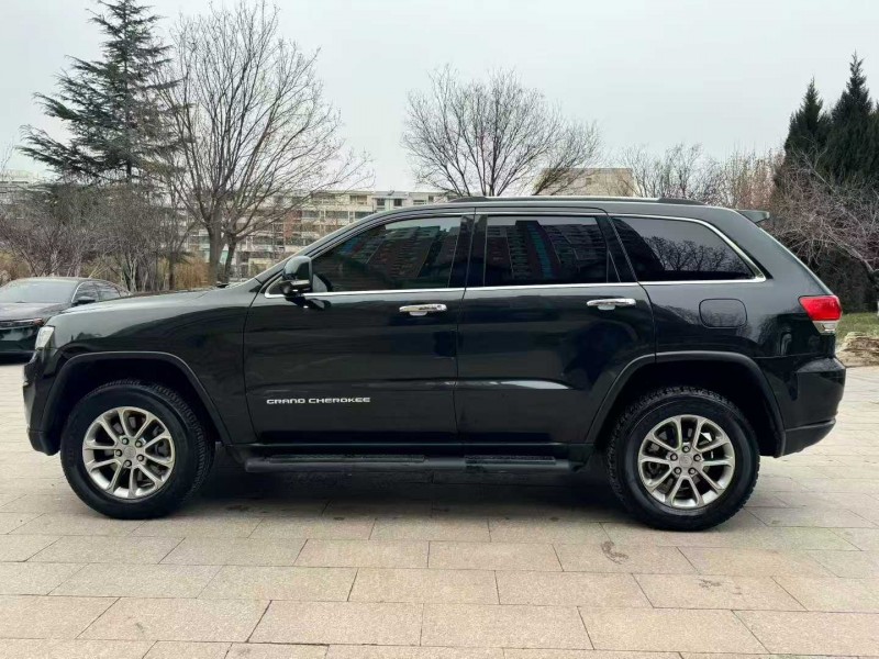 邢台15年Jeep大切诺基4