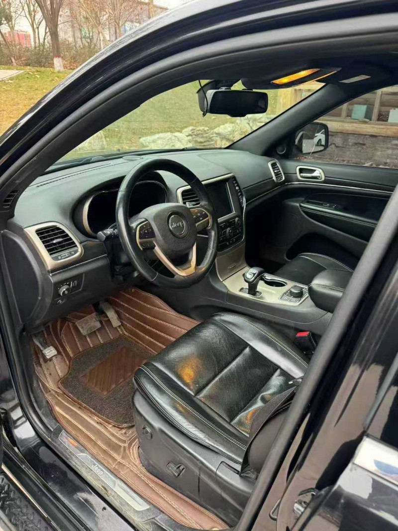 邢台15年Jeep大切诺基5