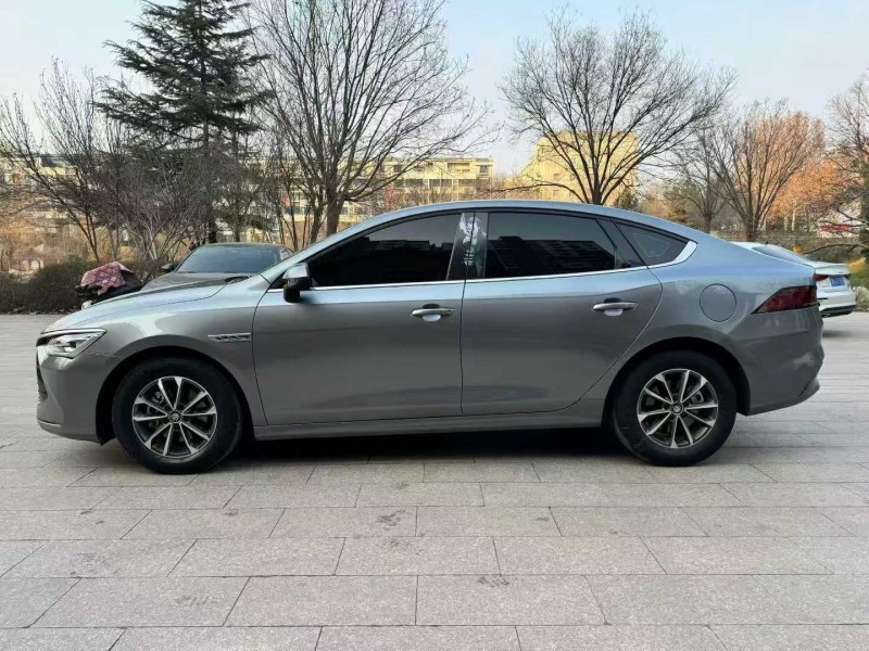 邢台23年比亚迪秦8