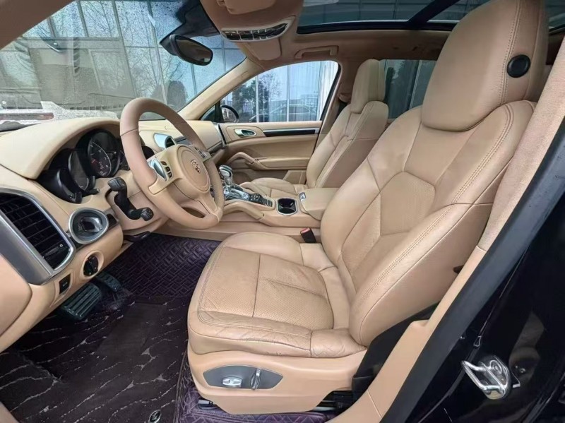 常德14年保时捷卡宴4