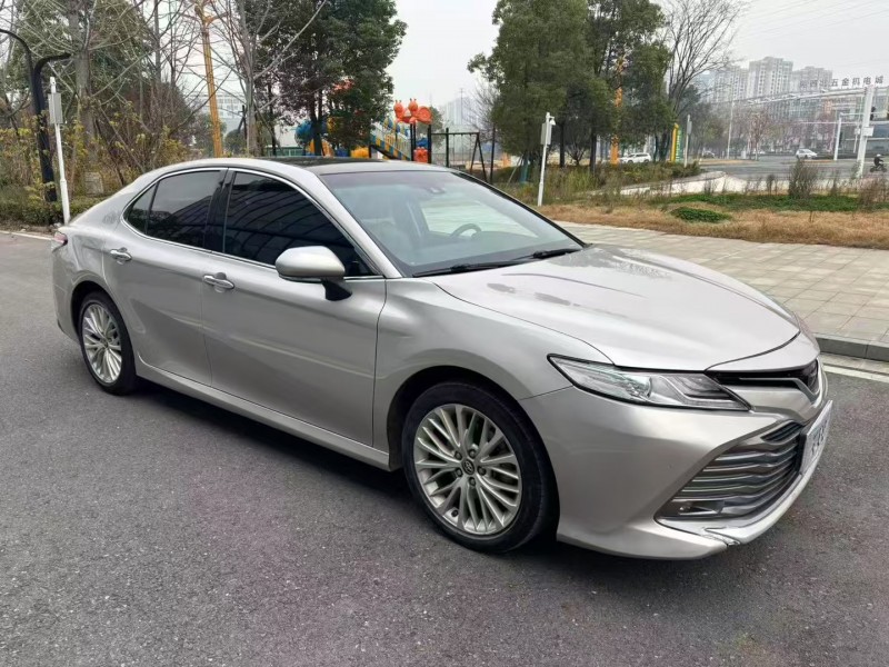 常德19年丰田凯美瑞4
