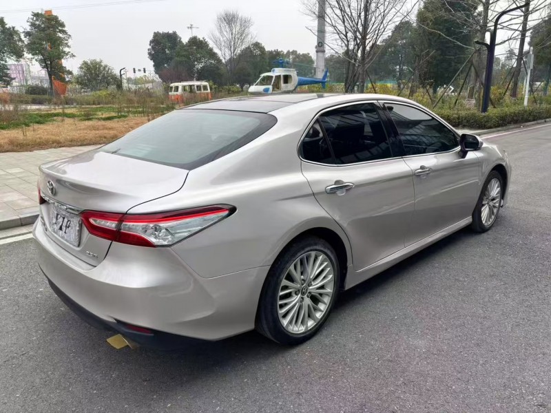 常德19年丰田凯美瑞6