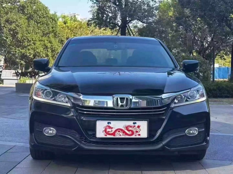 佛山17年本田雅阁1