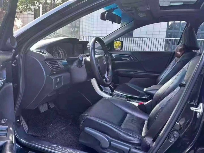 佛山17年本田雅阁5