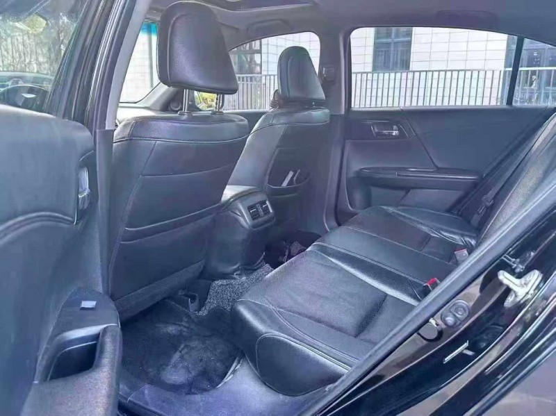 佛山17年本田雅阁6