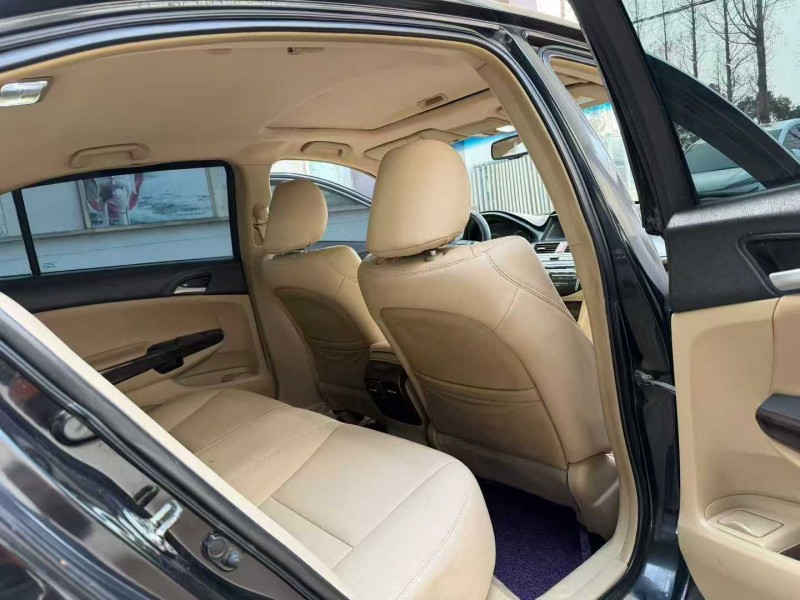 徐州13年本田雅阁7