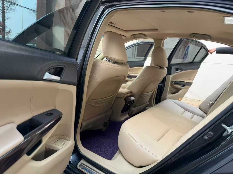 徐州13年本田雅阁8