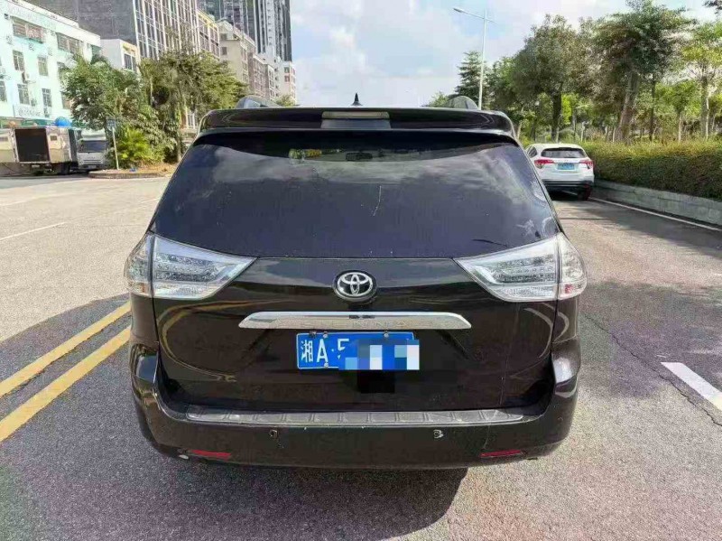 珠海17年丰田塞纳9