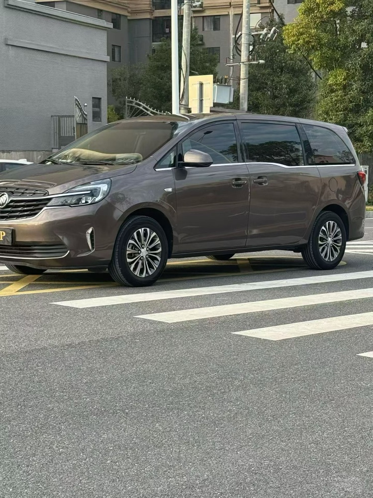 娄底22年别克GL82