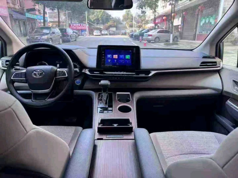 衡阳24年丰田塞纳5