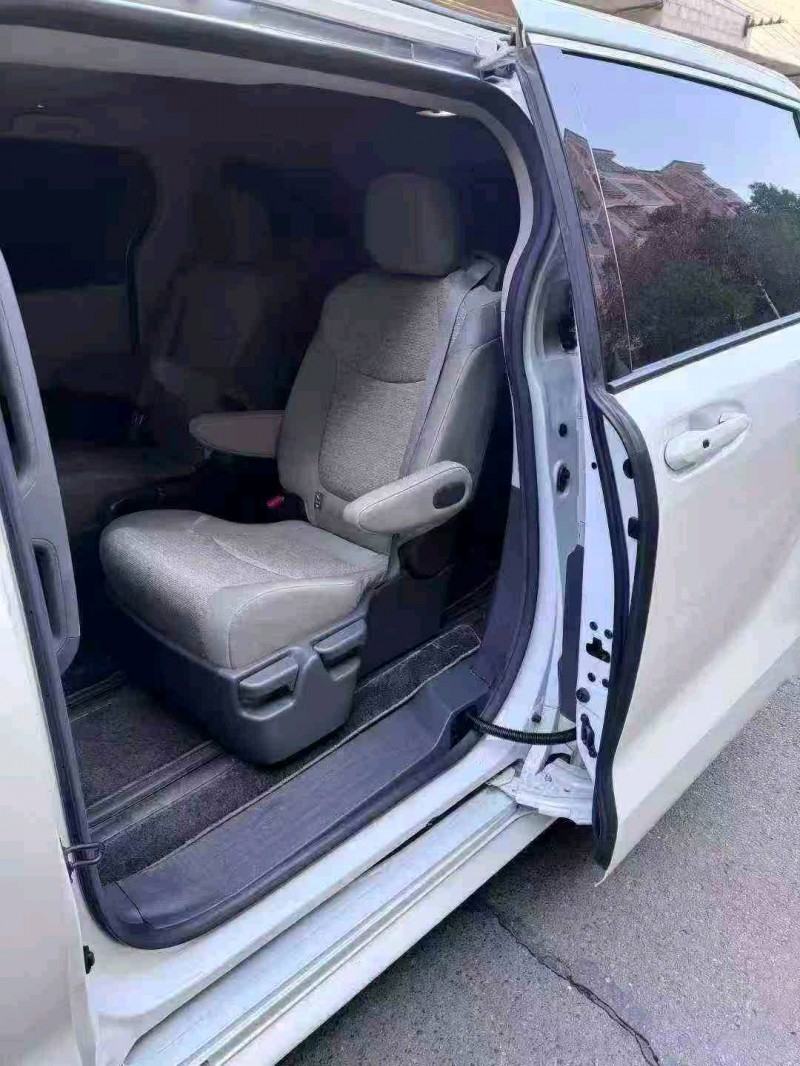 衡阳24年丰田塞纳7