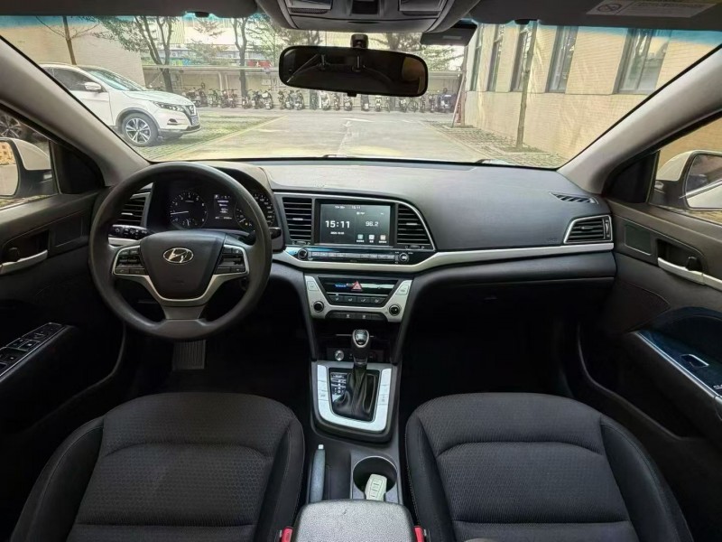 佛山18年现代领动8