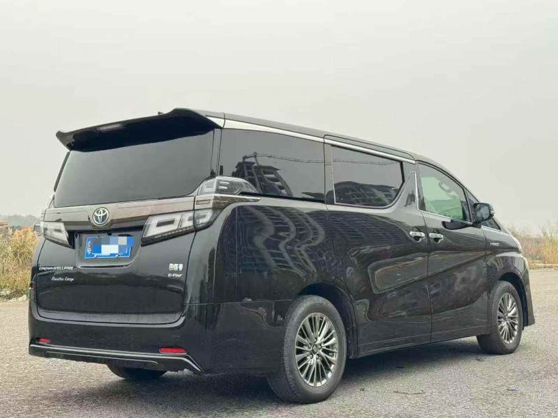 湛江22年丰田威尔法7