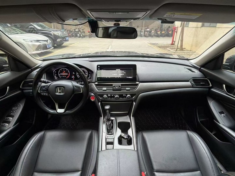 佛山22年本田雅阁8