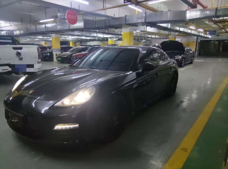 邵阳12年保时捷帕拉梅拉2