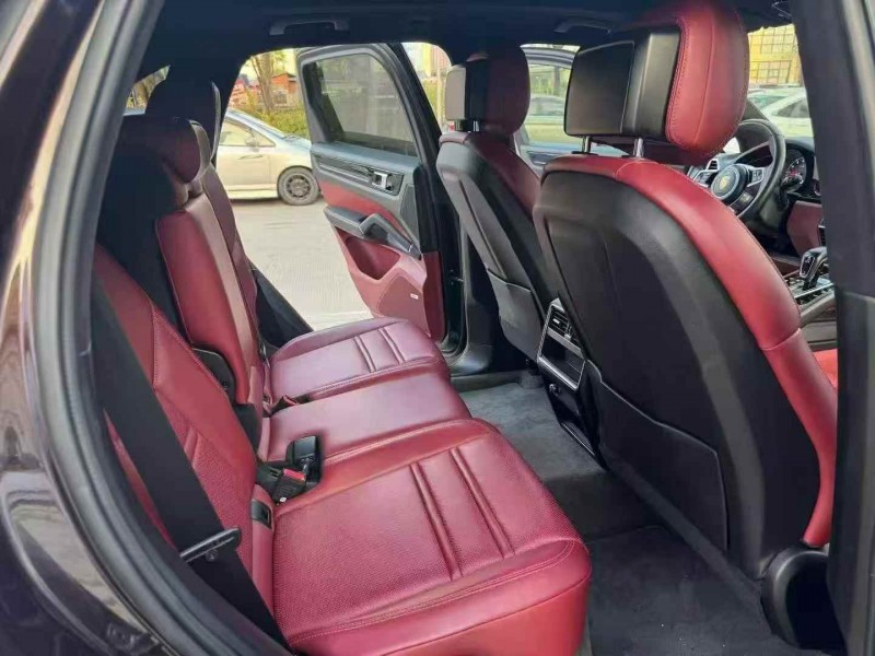 广州18年保时捷卡宴4