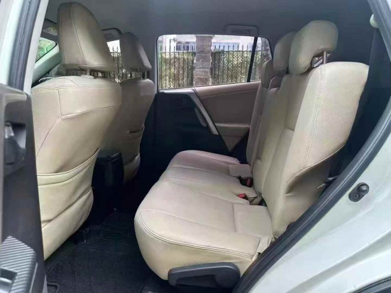 广州15年丰田RAV4荣放6