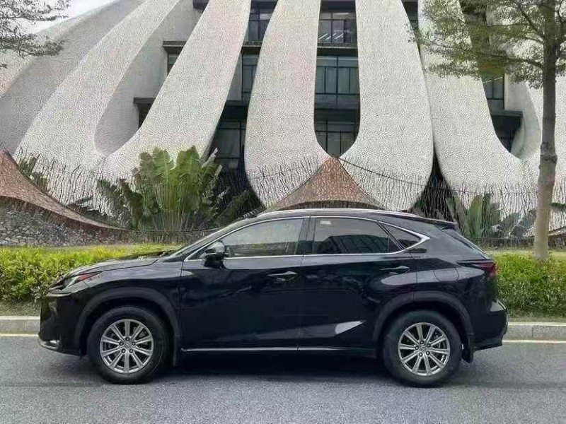 深圳15年雷克萨斯NX8