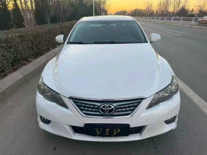 济宁13年丰田锐志1