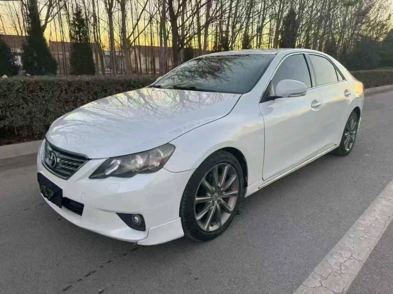 济宁13年丰田锐志2