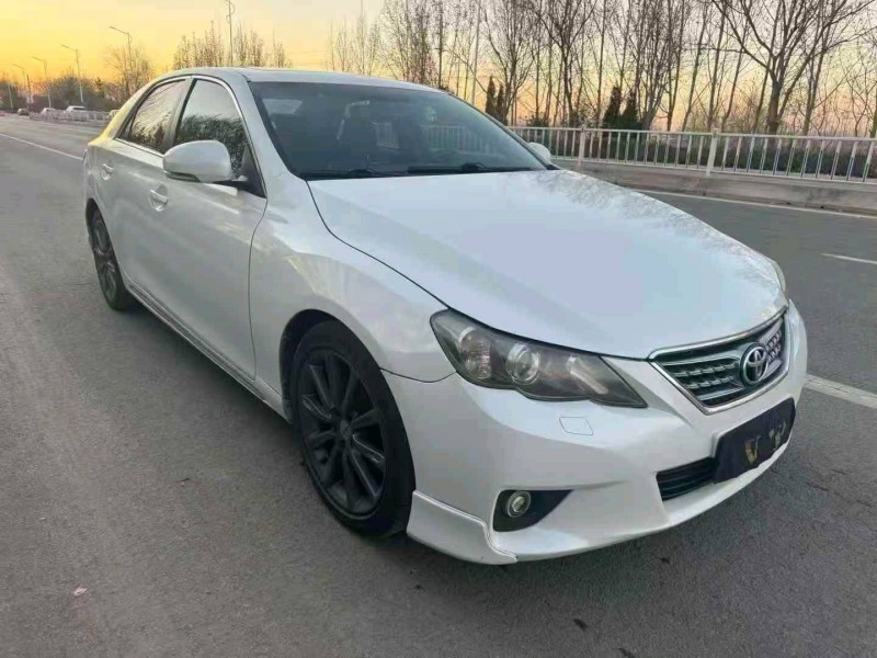 济宁13年丰田锐志3