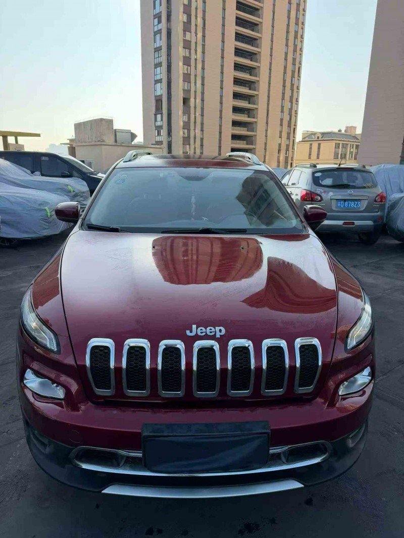 苏州17年Jeep自由光1