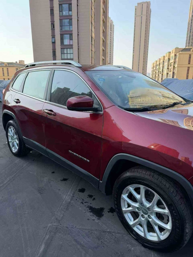 苏州17年Jeep自由光2