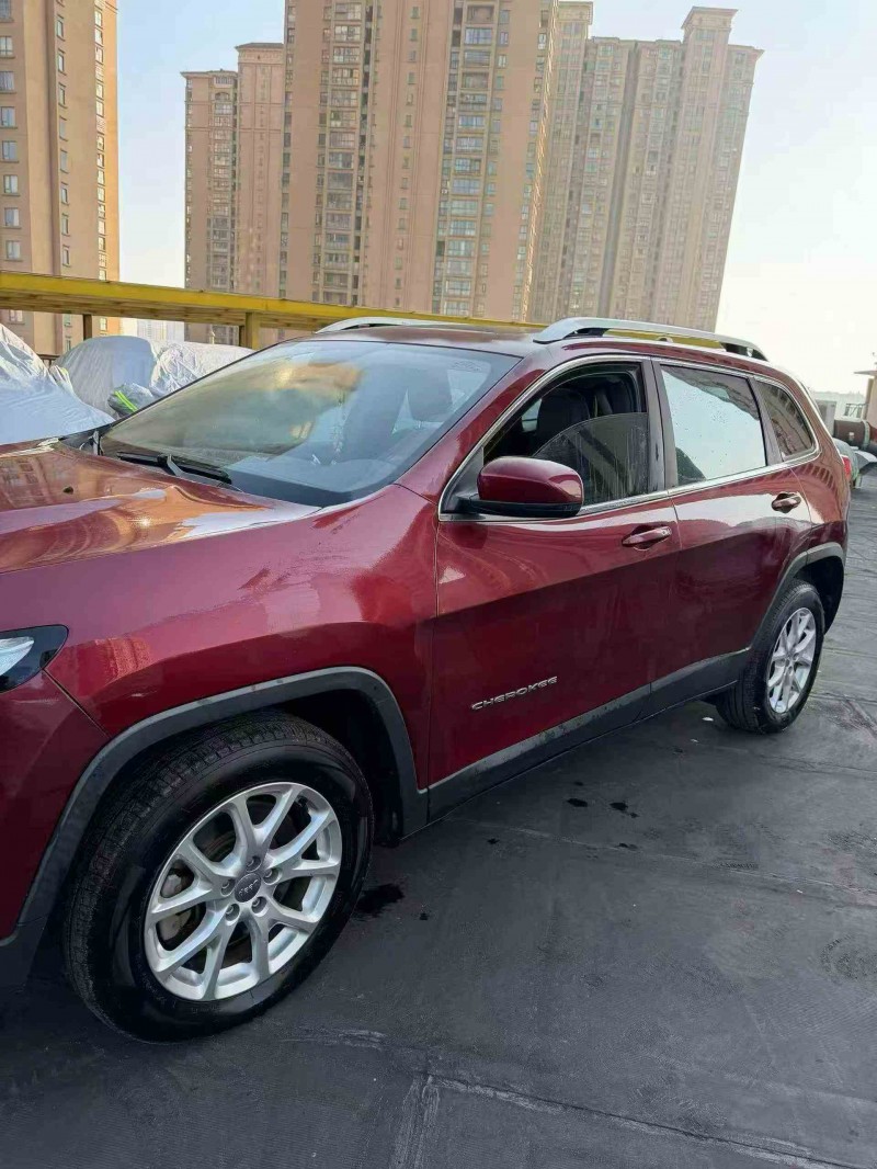 苏州17年Jeep自由光3