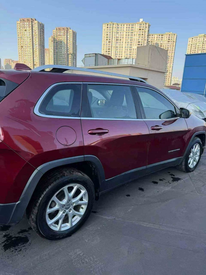 苏州17年Jeep自由光7