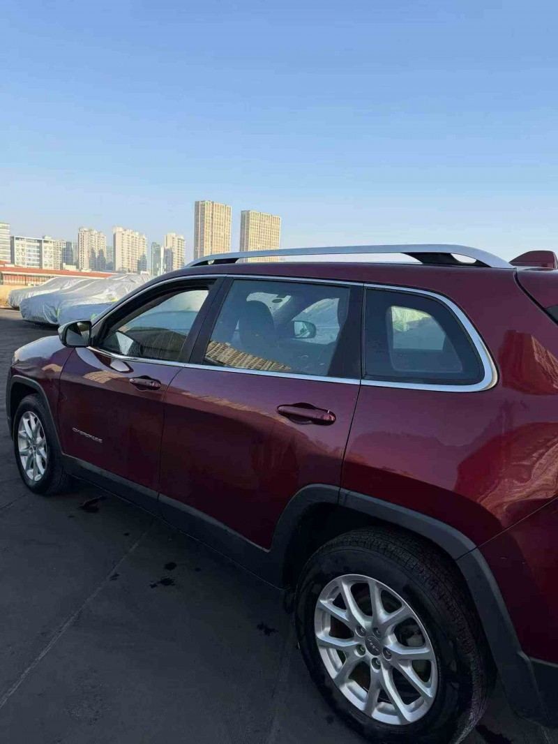 苏州17年Jeep自由光8