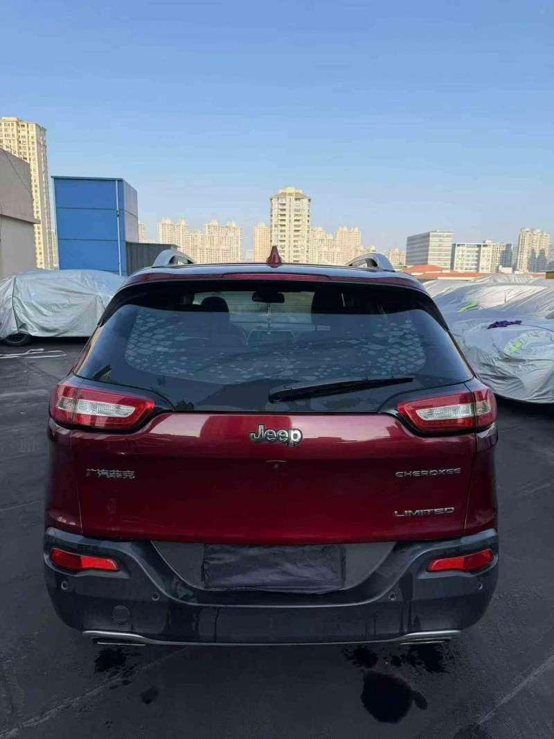 苏州17年Jeep自由光9