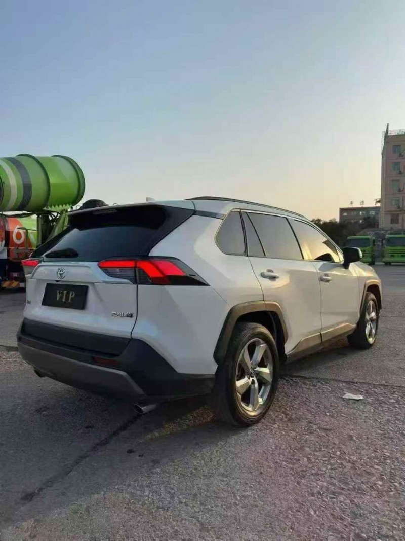 平顶山23年丰田RAV4荣放5