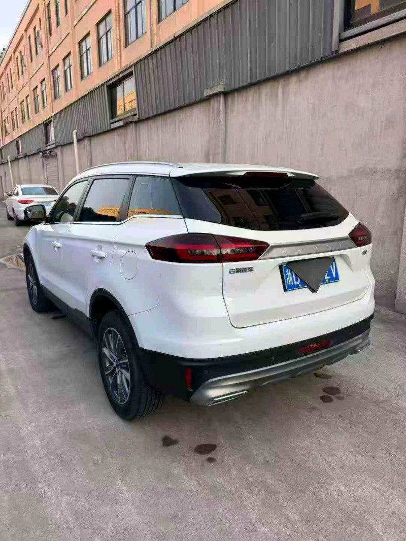 金华21年吉利博越8