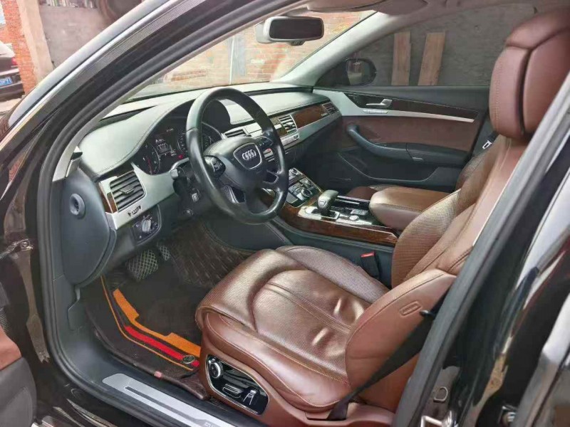 济宁16年奥迪A8L6